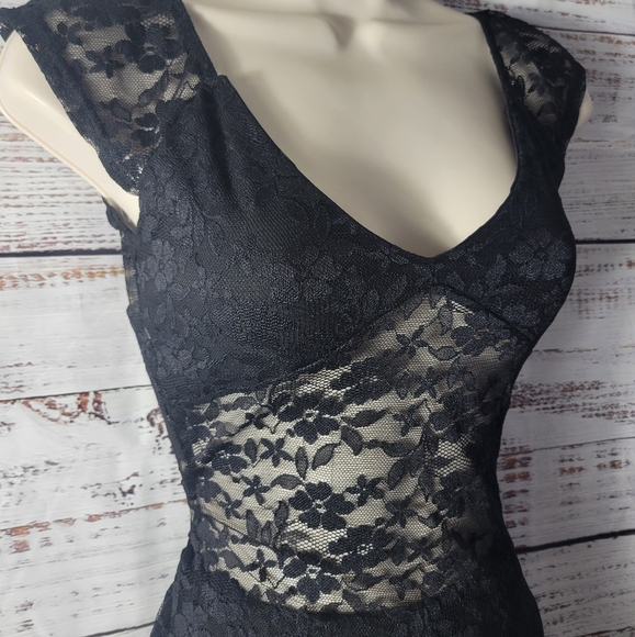 (SOLD ON MERC)Sexy lace romper - Picture 2 of 4